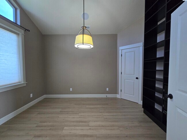 Building Photo - 3/4 Acre lot with Pool/Hot and Lawn Care I...