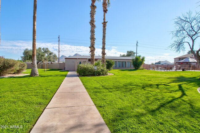 Building Photo - 7550 N 12th St