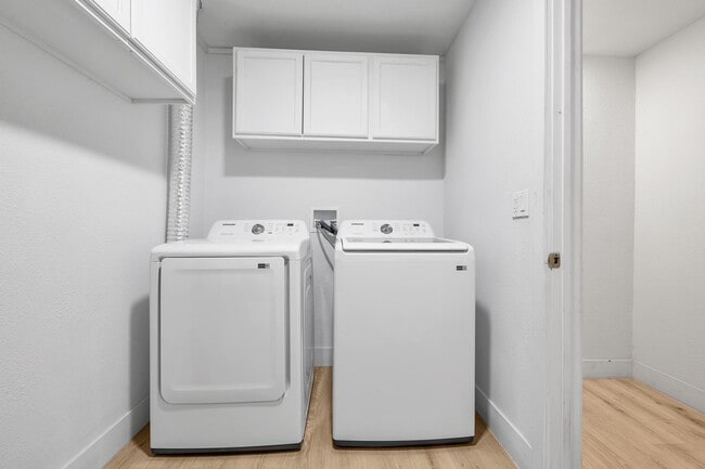 Building Photo - 1510 W 7th Dr