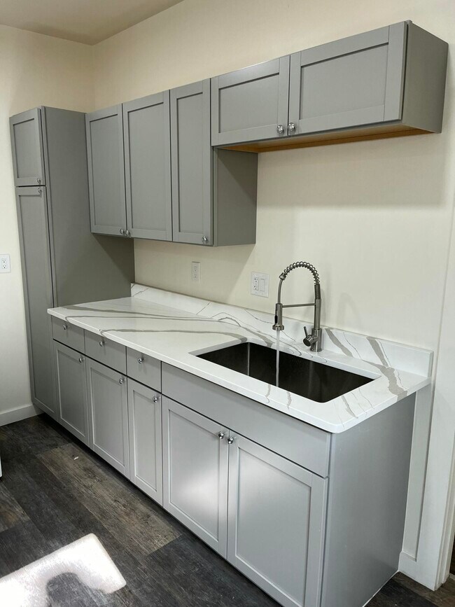 Building Photo - 4555 Seebaldt St