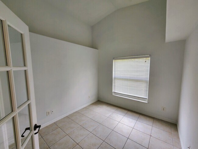 Building Photo - 15121 Cortona Way