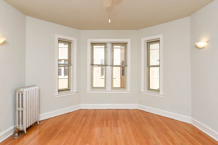Building Photo - 4229 N Paulina St