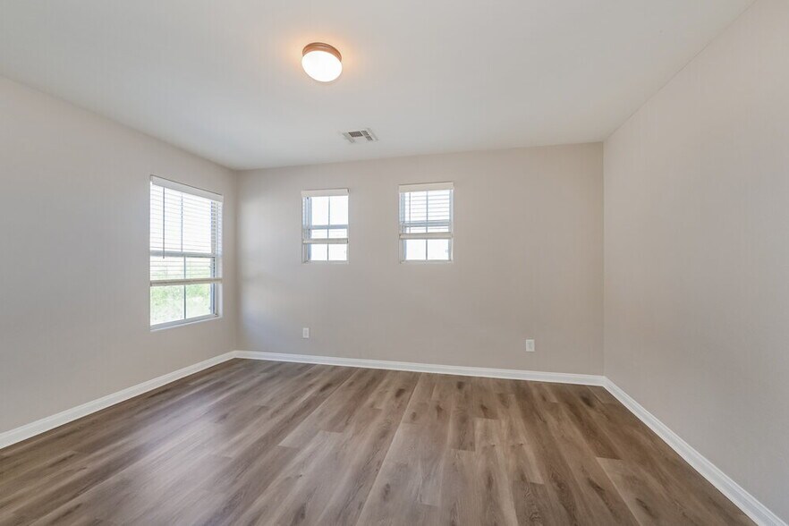Building Photo - 6171 W Blue Rapids Ct