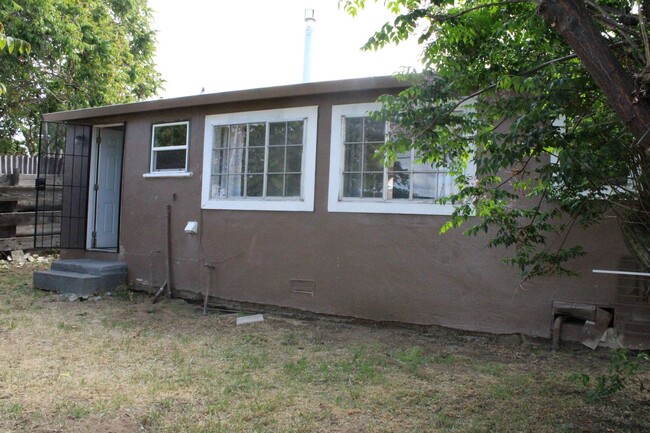 Building Photo - 1 Bedroom, 1 Bathroom House in Antioch wit...