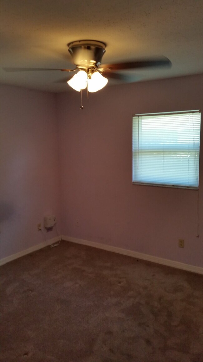 Building Photo - 3 Bed / 2 Bath Home in Venice - Rent with ...