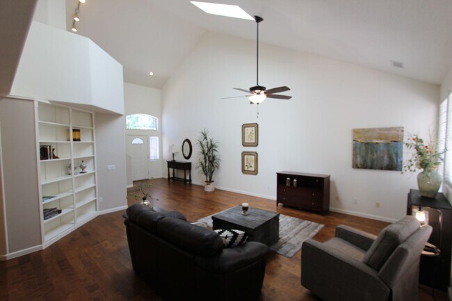 Building Photo - Spacious 3-Bedroom Townhouse with Main-Level Primary Suite
