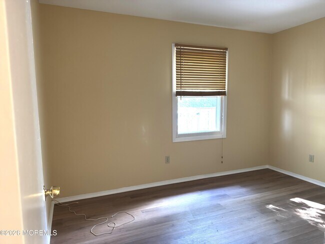 Building Photo - 931 Cypress Ave