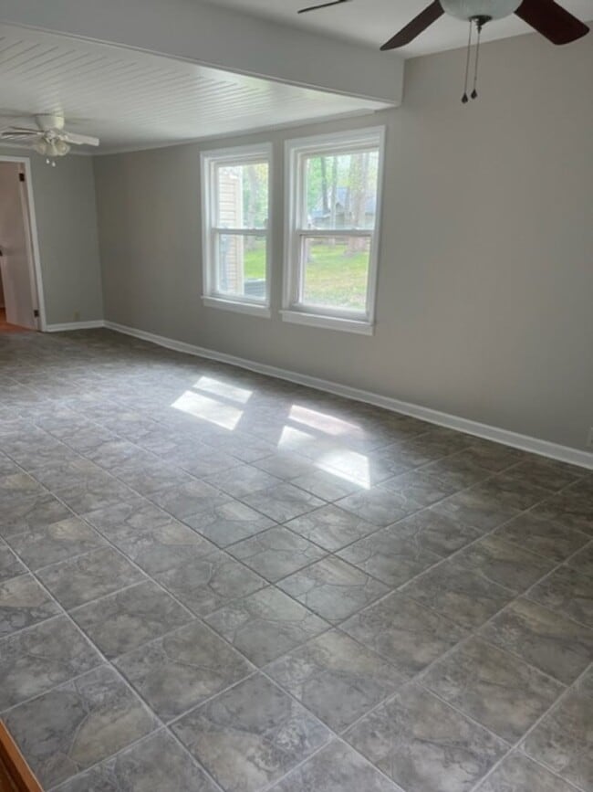 Building Photo - AVAILABLE NOW! Open house 10/20/2025 from ...