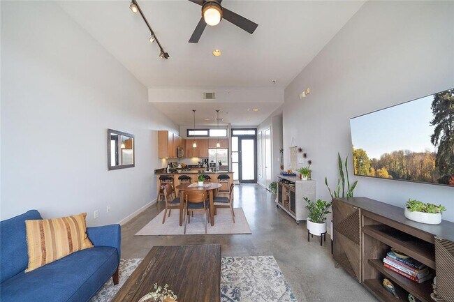 Building Photo - 2525 S Lamar Blvd