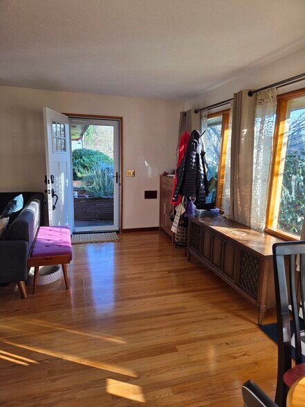 Building Photo - 3819 SE Francis St