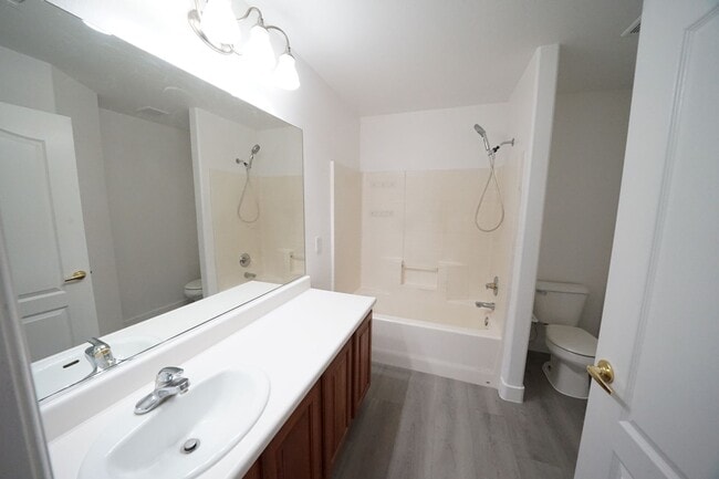Building Photo - SHOWINGS AVAILABLE NOW