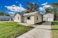 Building Photo - 4828 W 3rd St N