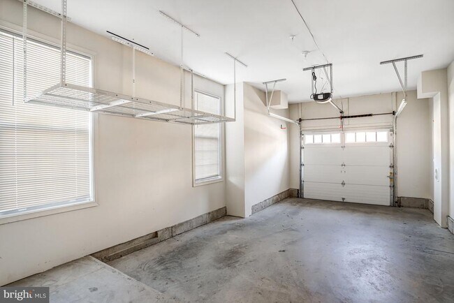 Building Photo - 23230 Milltown Knoll Square