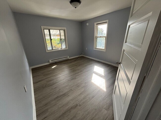 Building Photo - Beautiful 2 Bedroom 1 Bathroom home in Bea...