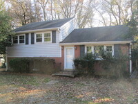 Building Photo - 4 Bedroom 2 Bath Chesterfield Tri-Level Ne...
