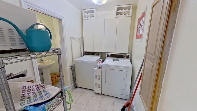 Building Photo - Amazing and Spacious 3 bed / 2 bath home! ...