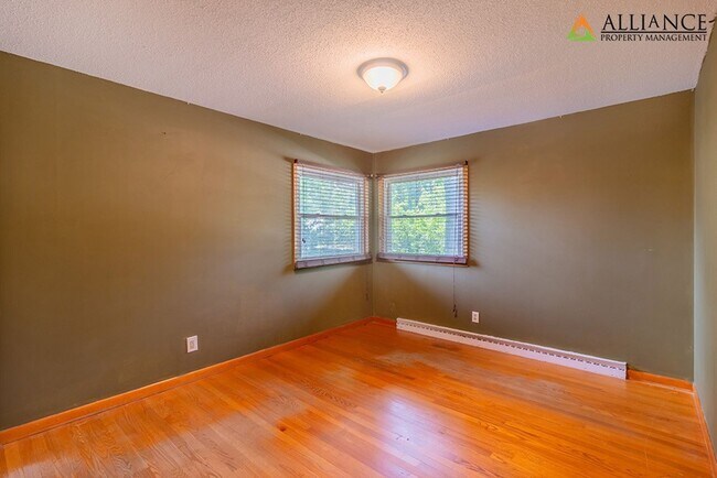 Building Photo - 1526 Jarvis Dr