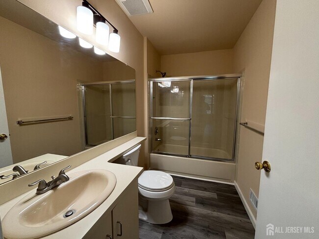 Building Photo - 279 Kempsey Dr