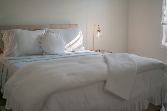 Building Photo - 411 Bromwell Dr