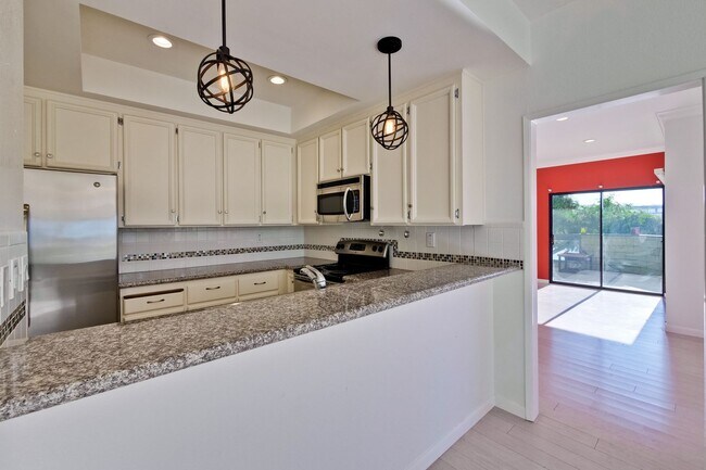 Building Photo - 1108 Shoreline Dr