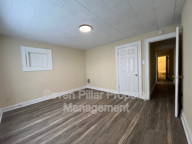 Building Photo - 1042 E 16th Ave