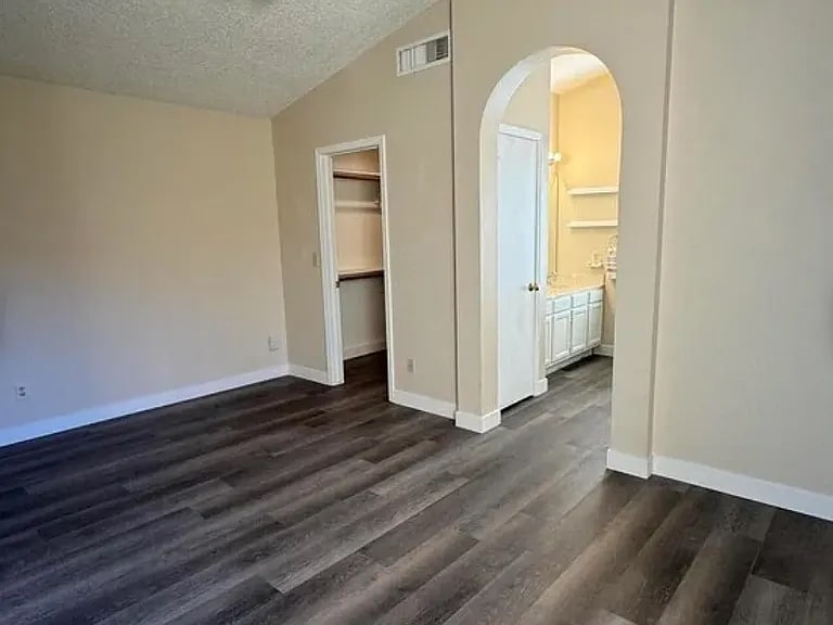 Building Photo - 15002 S 27th Way