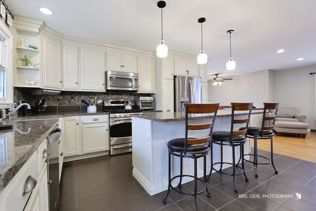 Building Photo - 15417 W Fair Ln