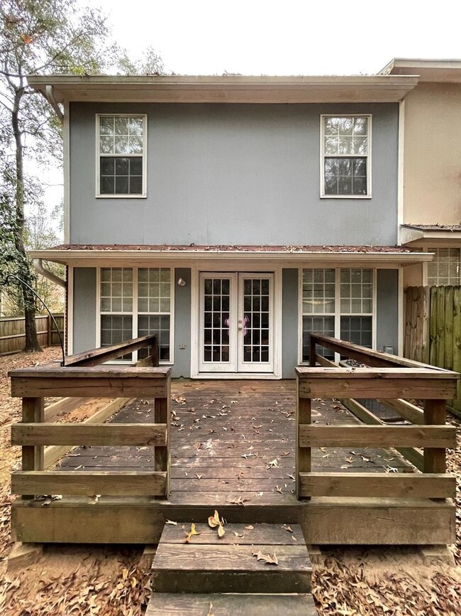 Building Photo - Foxchase Subdivision - End Unit!
