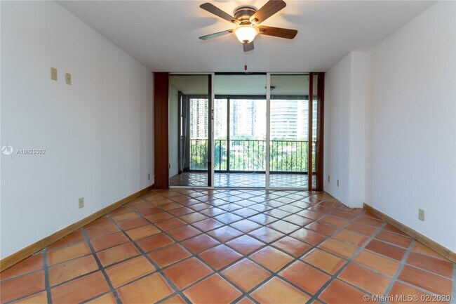 Building Photo - 1925 Brickell Ave