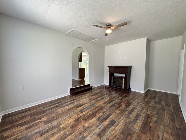 Building Photo - 510 Redwood Pl