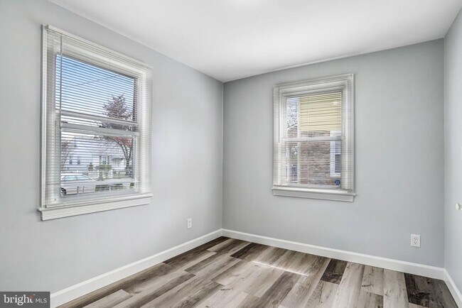 Building Photo - 6226 20th Ave