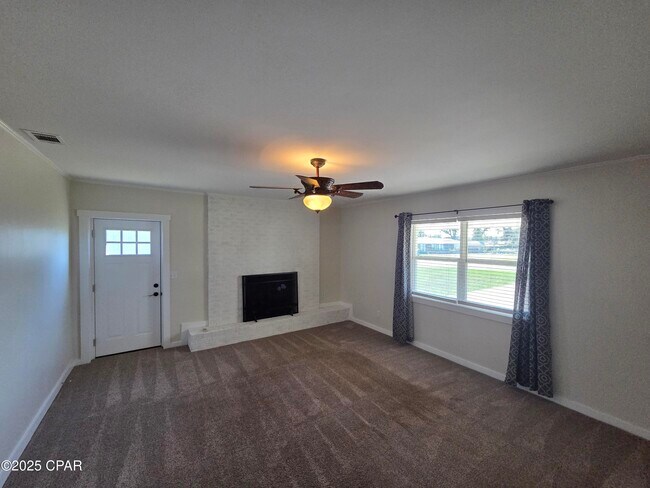 Building Photo - 5253 Collins Dr