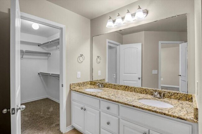 Building Photo - Stonebridge Villas #4052