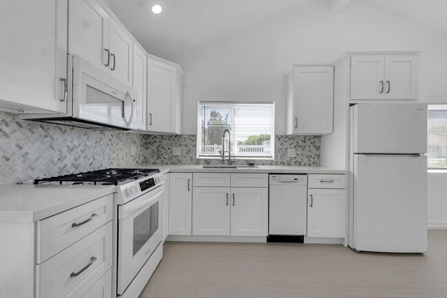 Building Photo - Brand-New Studio Guest House with Modern C...