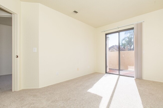 Building Photo - Highly Desirable 3 bedroom / 3 bath Cul-de...
