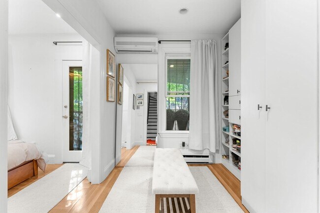 Building Photo - 18 Concord Square