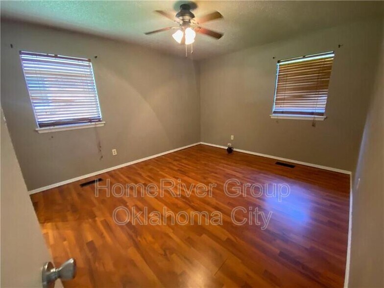 Building Photo - 1029 Cambridge Dr