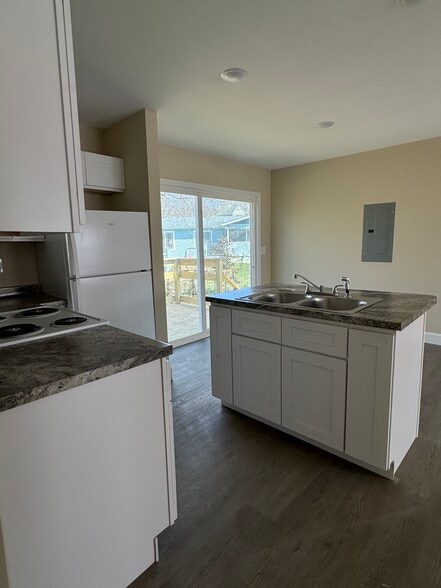 Kitchen Area - 54 Byrley Rd