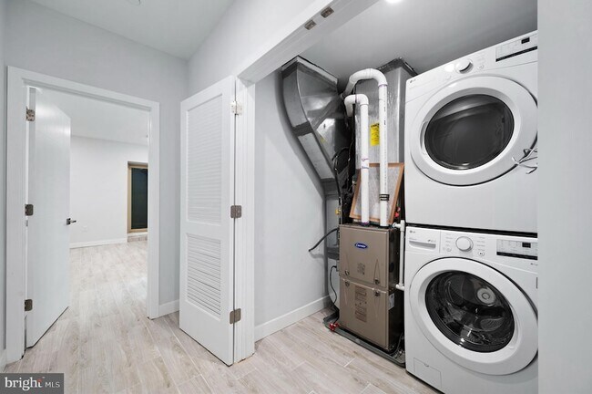 Building Photo - 2249 N Franklin St