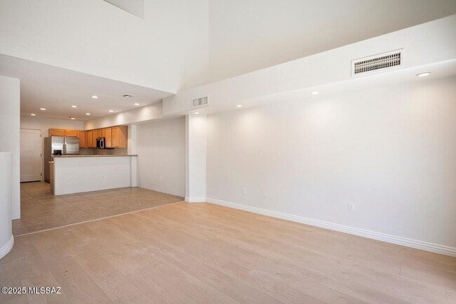 Building Photo - 3121 N Olsen Ave