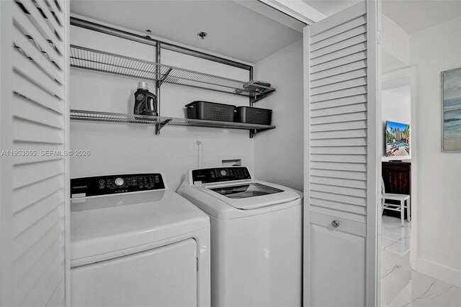 Building Photo - 19601 E Country Club Dr