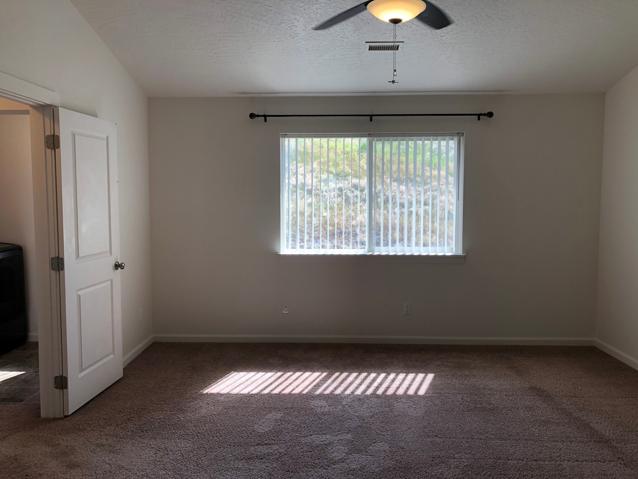 Building Photo - 1437 SW Junegrass Ln