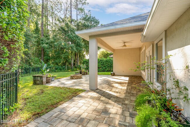 Building Photo - 1892 Vista Lakes Dr