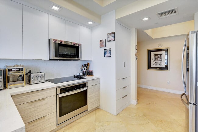 Building Photo - 1395 S Ocean Blvd