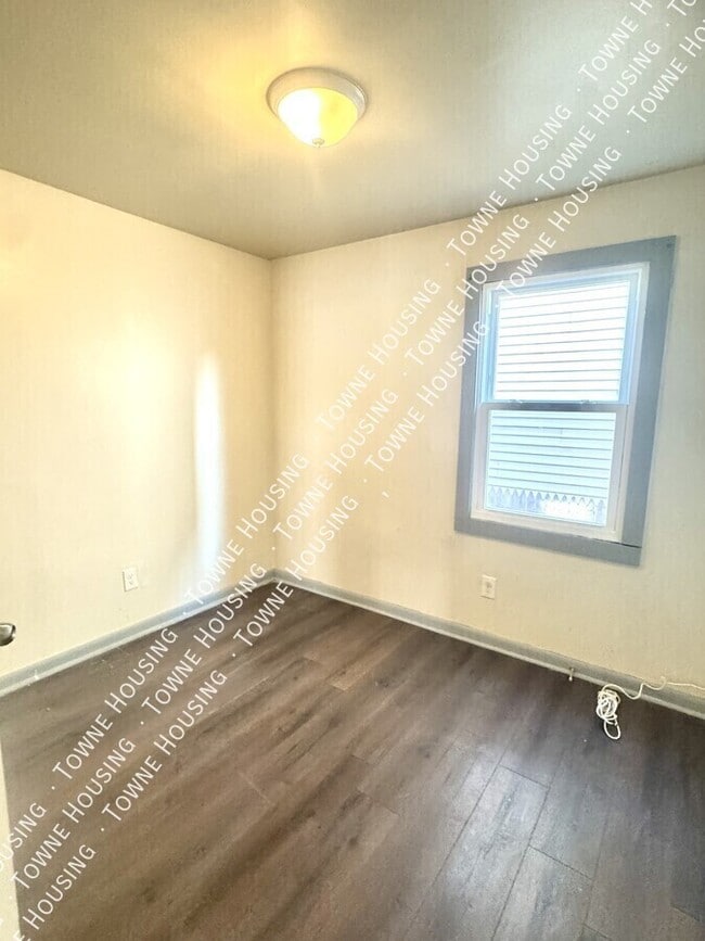 Building Photo - 24 Como Ave