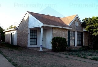 Building Photo - AVAILABLE NOW!!! Very Nice 3 Bedroom Dalla...