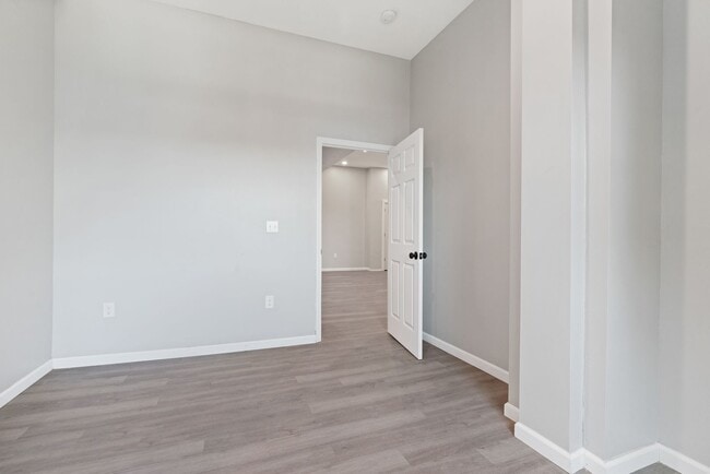 Building Photo - 928 Morningside Ave