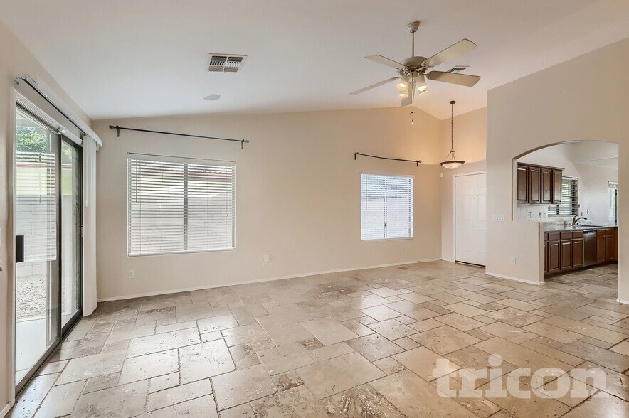 Building Photo - 4410 W Donner Dr