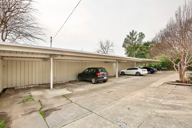 Building Photo - 5924 La Vista Dr