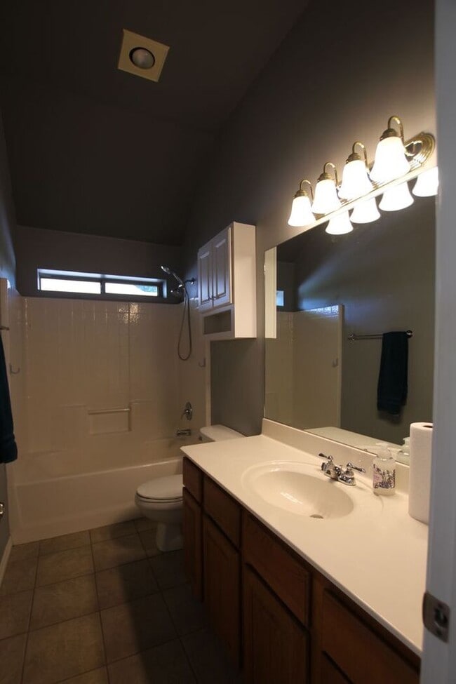 Building Photo - 3 bedroom 2 bathroom home in Tyler!